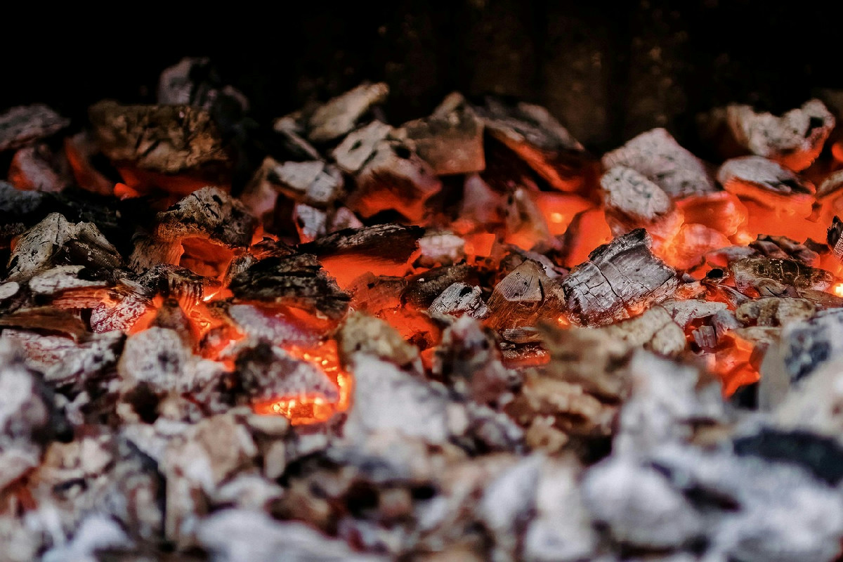 Camino ostruito? Con questa tecnica dello spazzacamino lo pulisci da terra senza rischi sul tetto