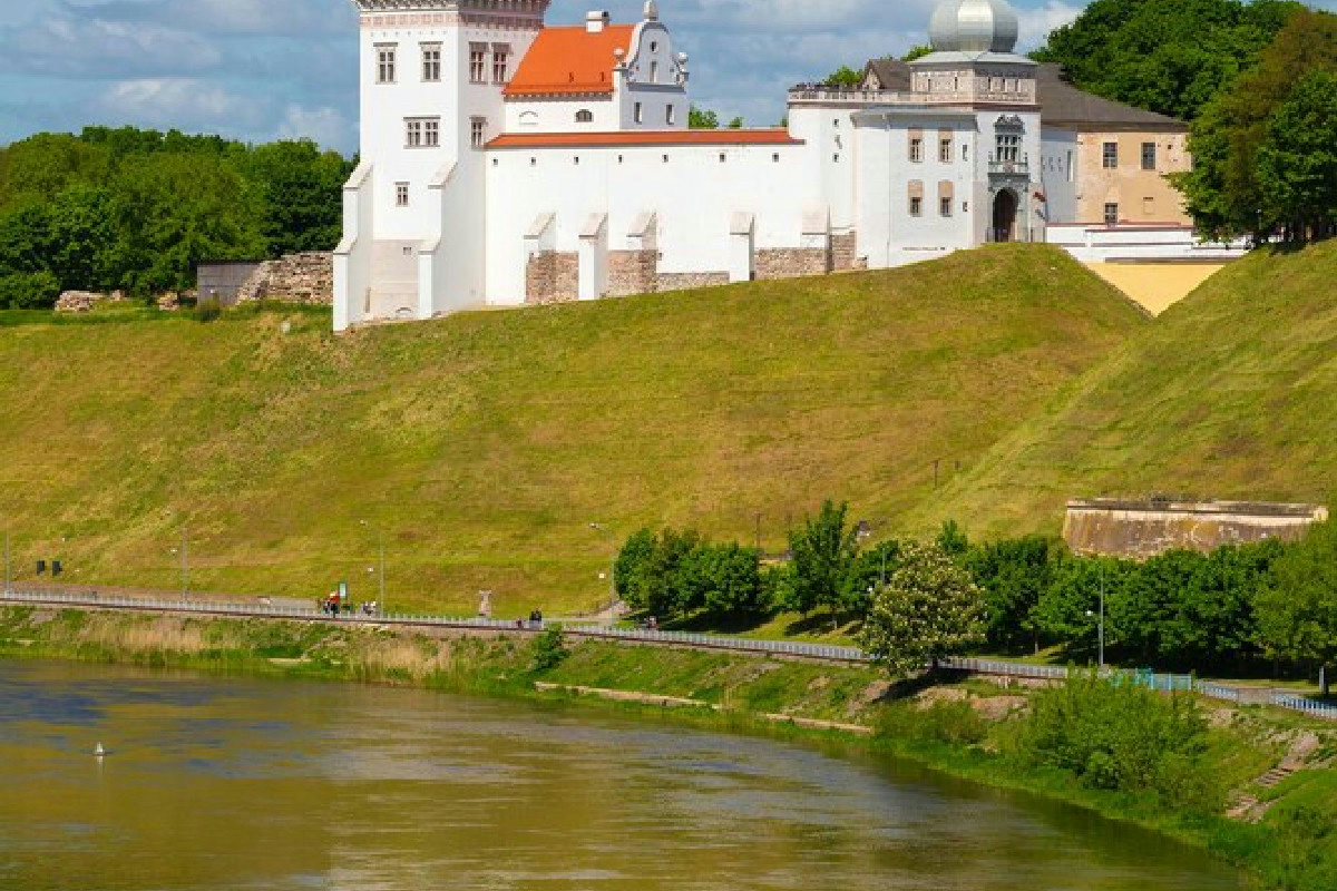 Hrodna, tra vicoli suggestivi e atmosfere sospese: vivi la città dove ogni angolo racconta storie