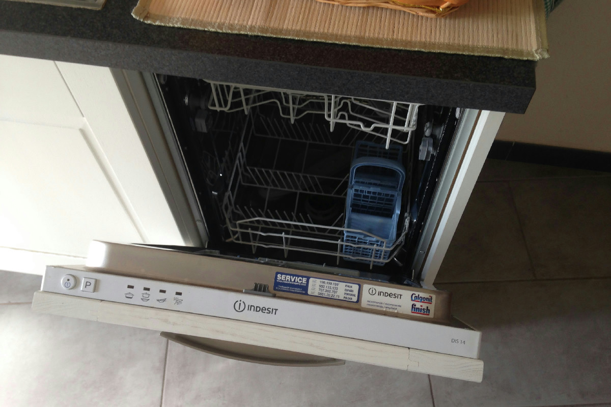 Lavastoviglie fresca e senza traccia di cattivi odori: la soluzione naturale da provare subito