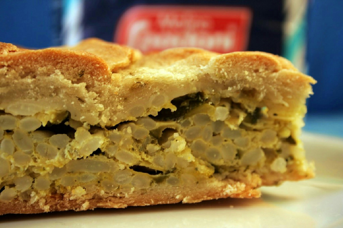 Non hai idee per cena? Se unisci funghi e patate questa torta salata resta indimenticabile