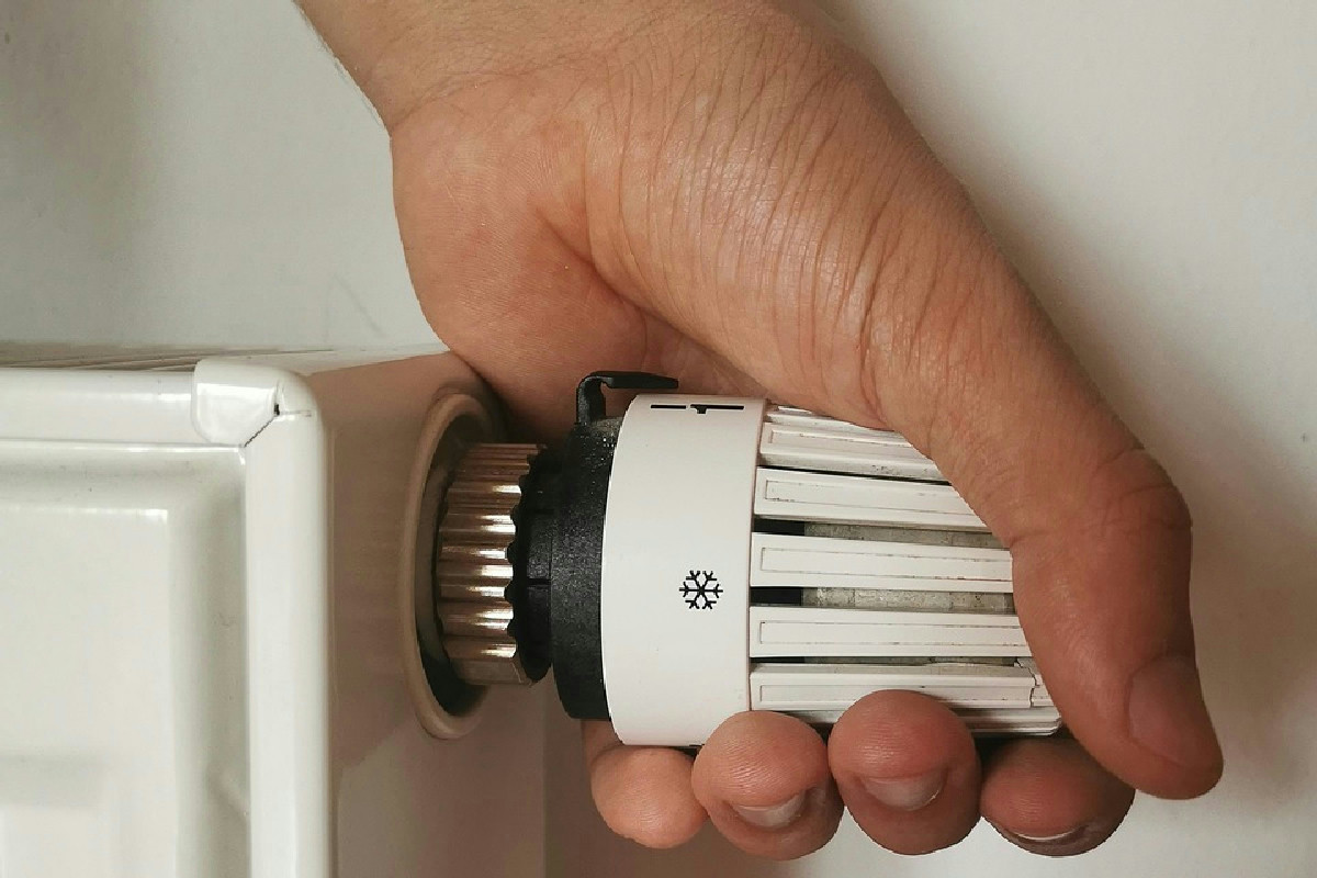 Termosifoni, come renderli davvero efficienti: le 10 strategie per tagliare la bolletta in inverno