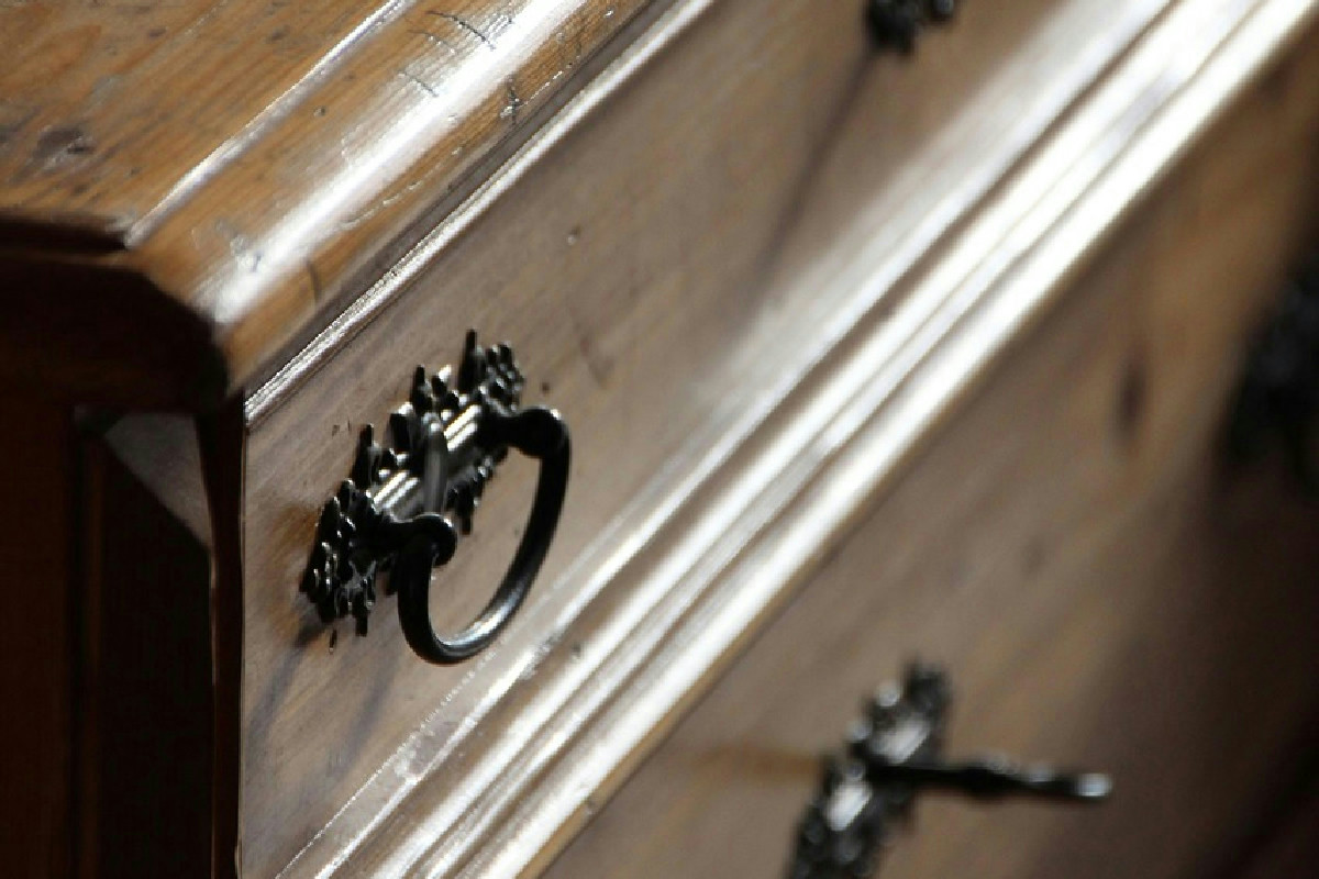 L’olio d’oliva rimette a nuovo i tuoi mobili in legno: il gesto semplice che tutti ignorano